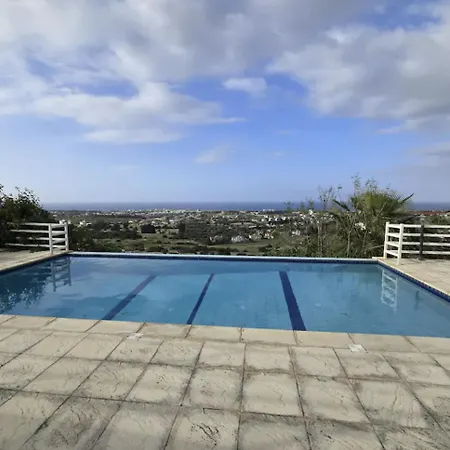 בית נופש Holiday Villa- Sea View With Pool ואסילה